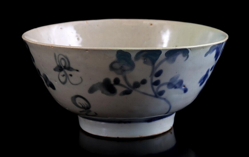 (-), Porcelain bowl with blue decor, China late...