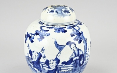 Pot à gingembre en porcelaine chinoise du 19e siècle à décor de jeux de fous...