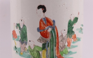 Pot à pinceaux cylindrique en porcelaine famille verte, Chine, fin du 19e siècle, h 19...