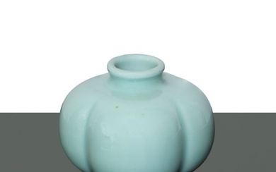 Qing Dynasty celadon glaze porcelain jar, Yong Zeng period