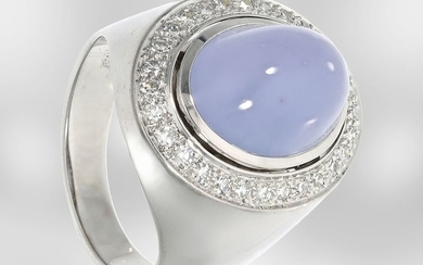 Ring: beautiful white gold ring with chalcedony and...