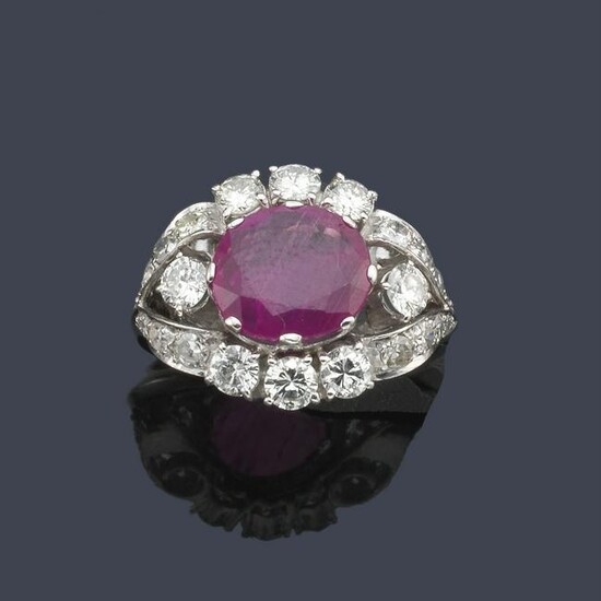 Ring with oval ruby