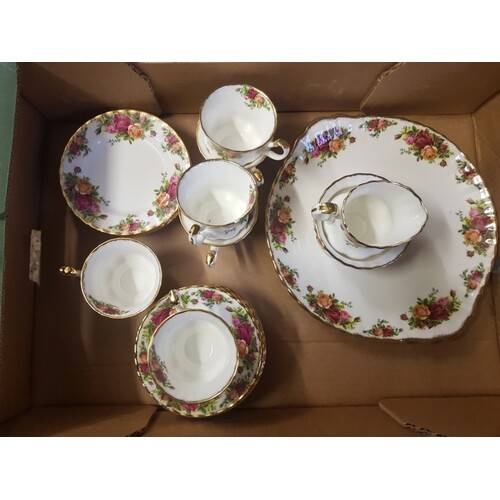 Royal Albert Old Country Roses 21 Piece Tea set to include C...