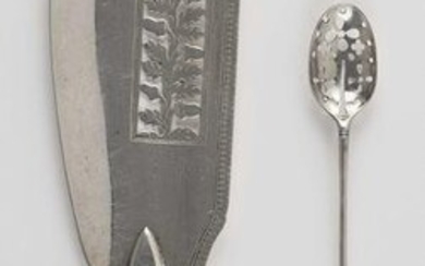 TWO PIECES OF SILVER FLATWARE Approx. 4.6 total troy