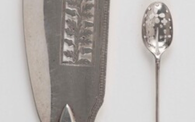 TWO PIECES OF SILVER FLATWARE