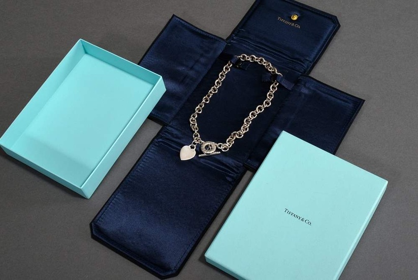 Tiffany & Co silver 925 link chain with unengraved heart pendant and toggle clasp with brand name, 82g, l. 42cm, in original case and box.
