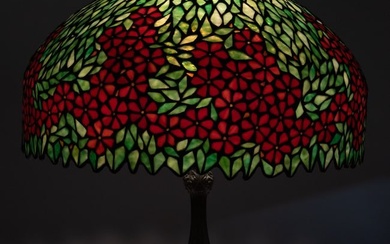 UNIQUE ART GLASS AND METAL LARGE LEADED ART GLASS ELECTRIC TABLE / BANQUET LAMP