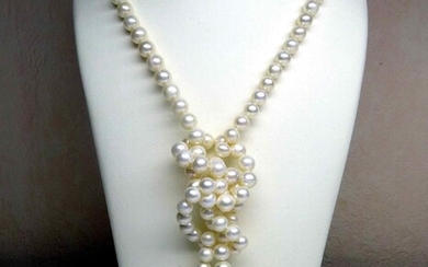 Un sautoir en perles de culture naturelles diamètre 7 - 7,5 mm d'une longueur de...