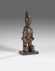 Une ancienne statuette Ibedji. Yoruba, Nigéria Boi…