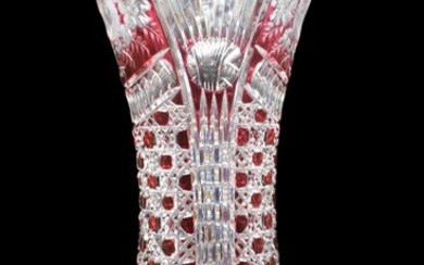 Vase en cristal richement taillé dans le... - Lot 2 - MJV Soudant
