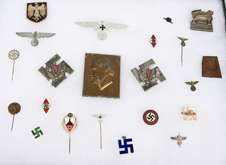WWII NAZI GERMAN INSIGNIA & MEDAL LOT OF 22
