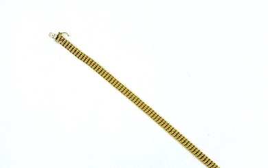 XXe SIECLE Bracelet en or 750/1000e à mailles américaines, fermoir avec sécurité Poids : 11,6...