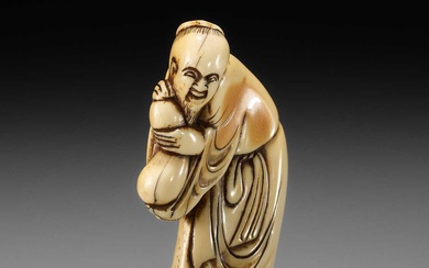 Ɏ AN EARLY IVORY NETSUKE OF A CHINESE IMMORTAL WITH A GOURD