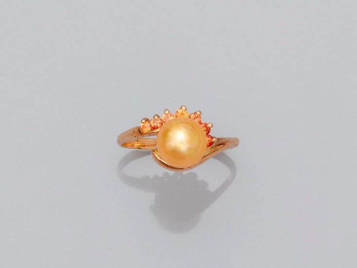 Yellow gold ring, 750 MM, decorated with a Gold pain pearl, diameter 7 mm worn by yellow sapphires, height 7 mm, size: 54, weight: 2,6gr. gross.
