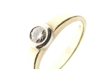 Yellow metal (750) solitaire diamond ring