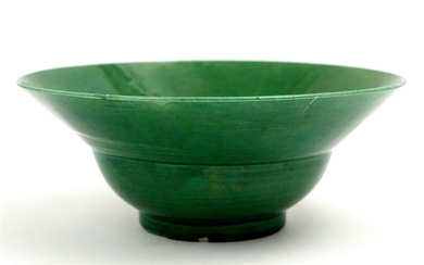 Zeventiende eeuws Chinees Kang Hsi - kommetje in porselein met een grasgroene glazuur - diameter...