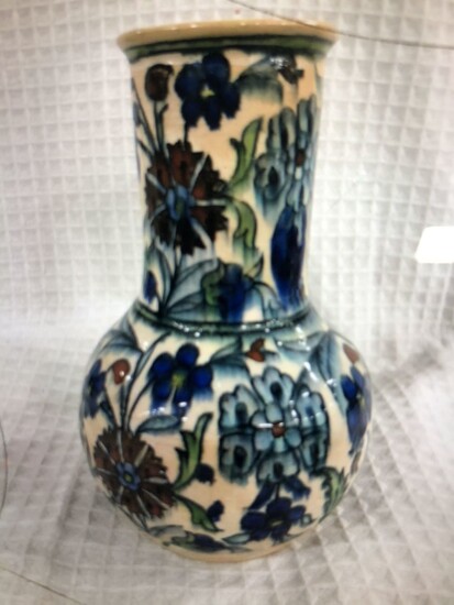 vase old Armenian ceramic is an unsigned 20x8 cm