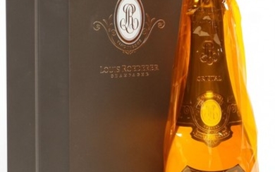 1 bt. Champagne “Cristal Vinothèque”, Louis Roederer 1996 A (hf/in). Oc.