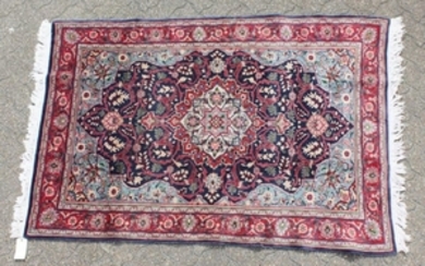 A GOOD PERSIAN SAROUK WOOL RUG with a large central