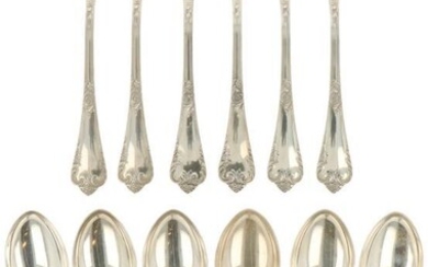 (12) piece set dinner spoons en forks silver.