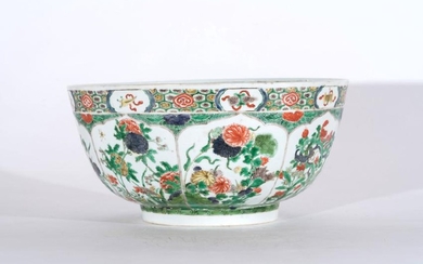 Arte Cinese A famille verte porcelain basin painted
