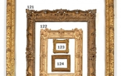 France, époque Louis XIII Très grand cadre en chêne sculpté et doré à l'huile