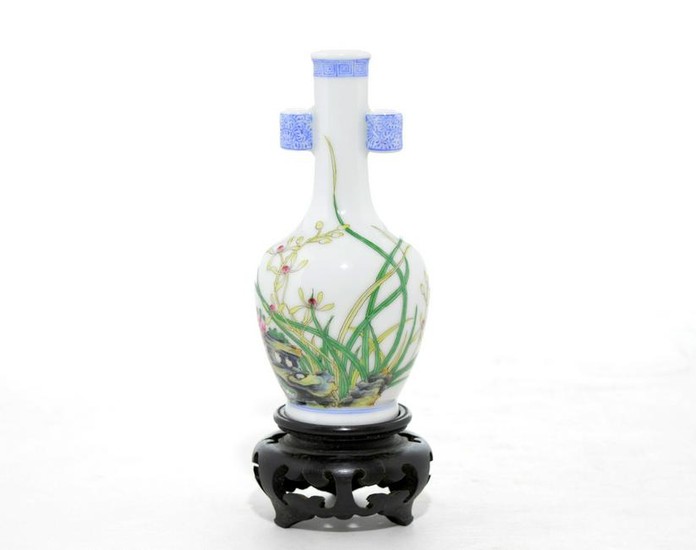 Rare and Fine Chinese Famille Rose Vase