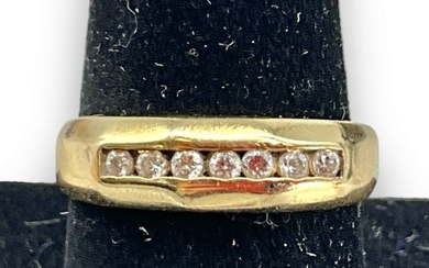 14kt Yellow Gold and Diamonds Line Ring