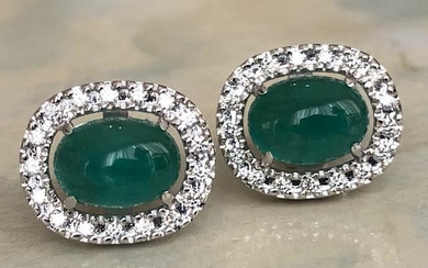 18 kt. White gold earrings with approx 2.40 ct Emerald