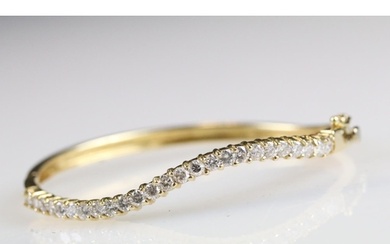 18ct yellow gold serpentine shaped diamond bangle