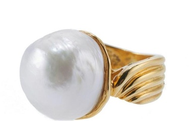 18k Gold South Sea Baroque Pearl Ring
