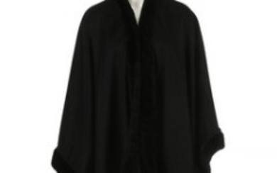 1918/1220 - Birger Christensen: A cape of black cashmere with edges of black mink. Onesize. Measures approx. 194 x 92 cm.