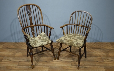 (-), 2 Engelse gebogen houten Windsor stoelen met...