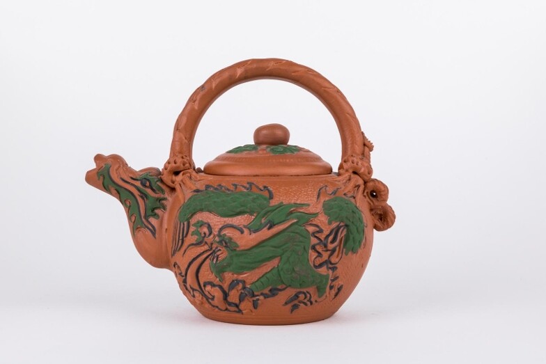 20世纪 陶制茶壶 20TH CENTURY CLAY TEAPOT. H 15.5cm, W...