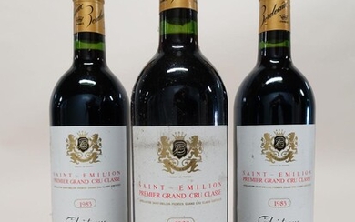 24 bouteilles CHÂTEAU BEAUSEJOUR BECOT 1983 1er GCC (B) Saint Emilion (étiquettes tachées)