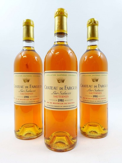 3 bouteilles CHÂTEAU DE FARGUES 1981 Sauternes (base goulot, capsules boursouflées, 1 ancienne trace de coulure)