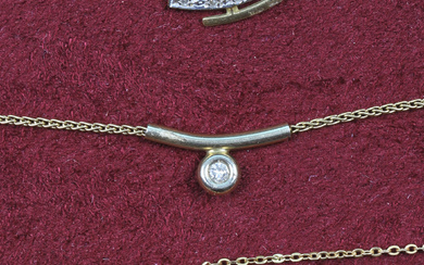 4 chaînes et pendentifs diamants