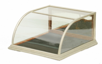 COUNTERTOP DISPLAY CABINET WITH CURVED GLASS