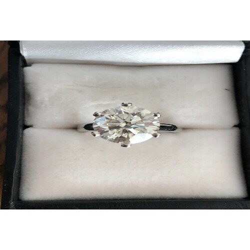4.33 Carat Diamond Ring, A stunning 4.33 Carat Diamond ring ...