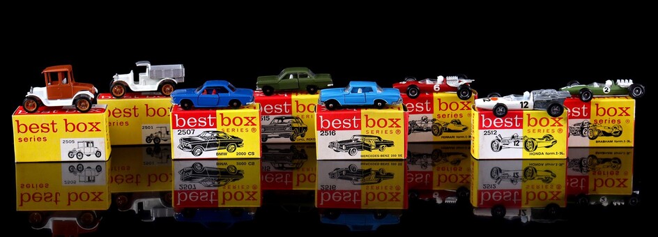 (-), 8 Best Box Series cars in original...
