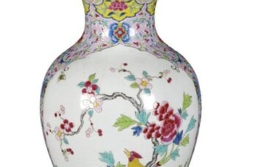 Chine Période Qing, 19éme Vase de forme... - Lot 20 - Paris Enchères - Collin du Bocage