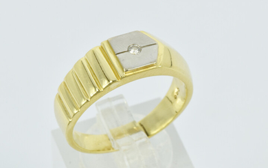 A 14CT TWO TONE GOLD AND DIAMOND GENT'S RING