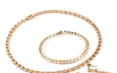 A 14k gold necklace, bracelet and earscrews. L. 39, 19 and 3 cm. Weight app. 31.5 g. (4)