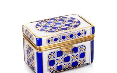 A BOHEMIAN WHITE-FLASH AND BLUE OVERLAY GLASS BOX, 19TH CENTURY