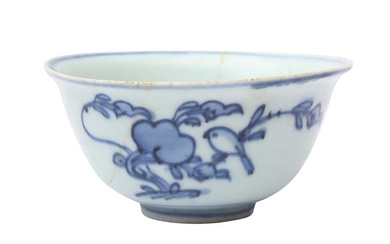 A CHINESE BLUE AND WHITE 'BIRDS' BOWL 清十八世紀 青花花鳥圖紋盌