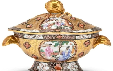 A Chinese Export Porcelain Sauce Tureen