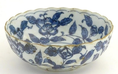 A Chinese blue and white bowl with a lobed rim