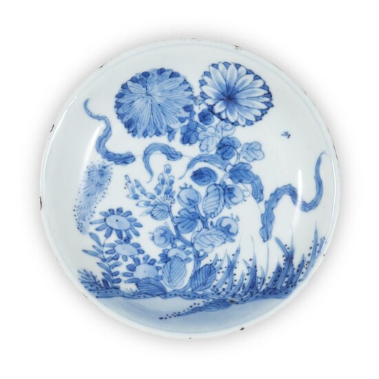 A Chinese blue and white saucer dish, Kangxi period, painted with floral sprays, underglaze blue lingzhi mark to base within a double circle, 11.5cm diameter 清康熙 青花繪花卉圖紋盤