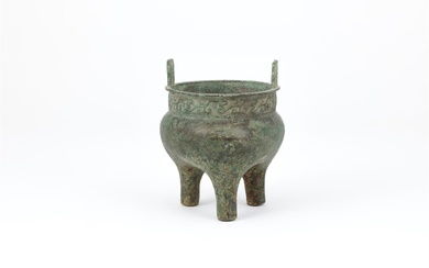 A Chinese bronze ritual tripod food vessel