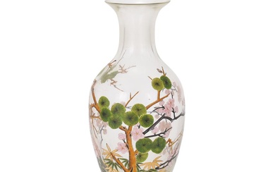 A Chinese transparent glass vase